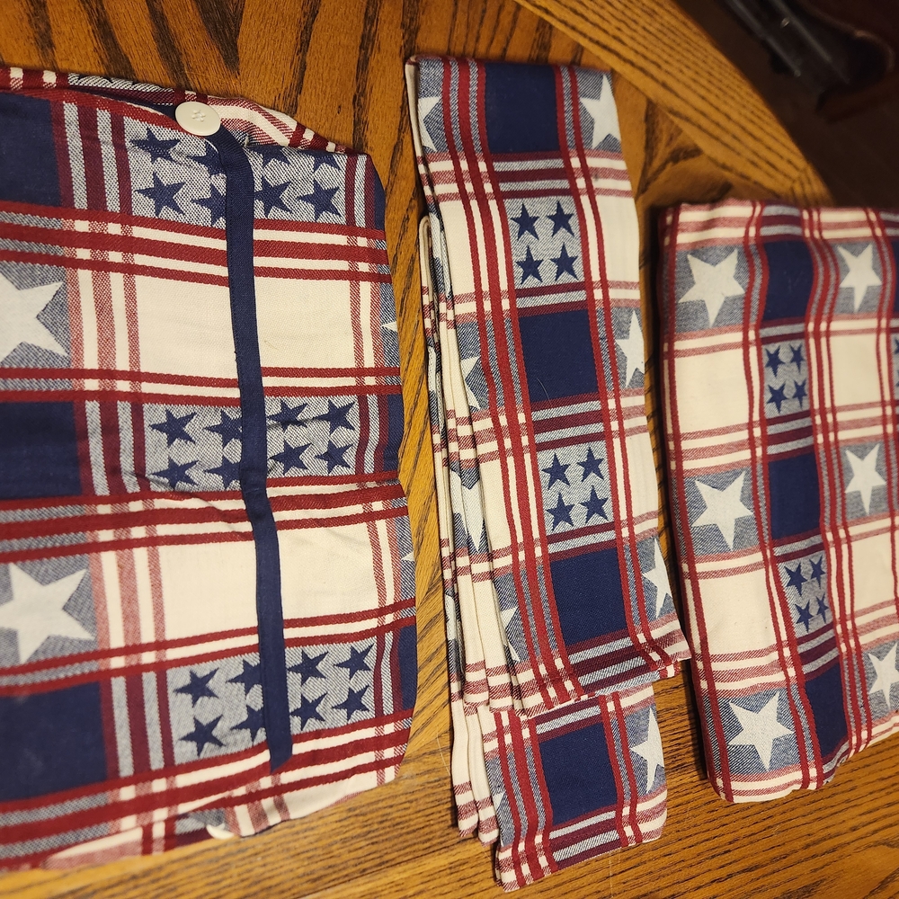 The Pampered Chef Red and Blue Star Kitchen Linens